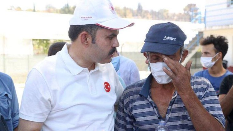 "Tüm vatandaşlarımızın evlerini yeniden yapana kadar buradayız"