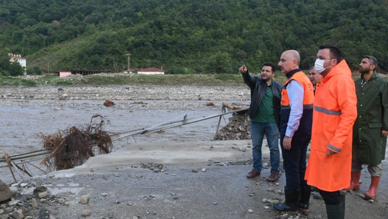 Bakan Karaismailoğlu, Sinop Ayancık'ta incelemelerde bulundu
