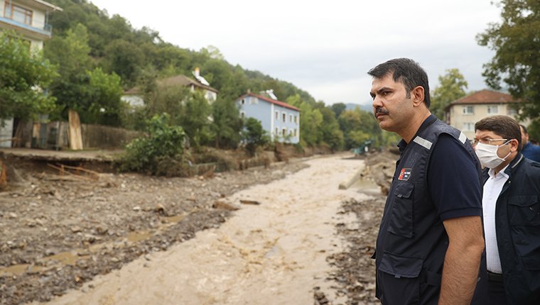 Bakan Kurum, Bartın'da sel bölgesini inceledi