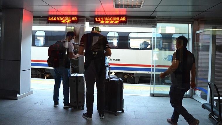 Konya YHT'de bayram tatili yoğunluğu başladı