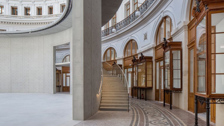 Fransa'daki Bourse Du Commerce kapılarını yeniden açtı!