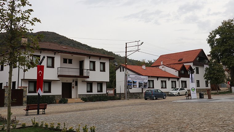 Yalova'nın Güneyköy meydanı Osmanlı mimarisiyle yenilendi