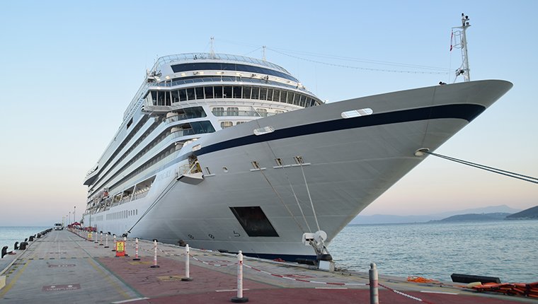 Kuşadası'na iki kruvaziyerle 570 turist geldi