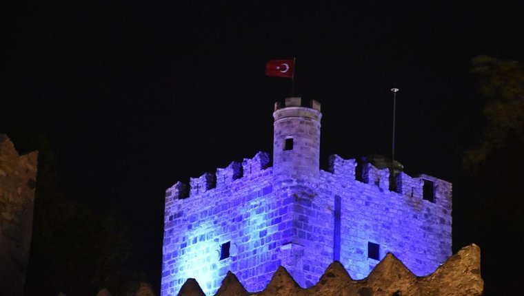 Bodrum Kalesi Dünya Çocuk Hakları Günü'nde maviye büründü!