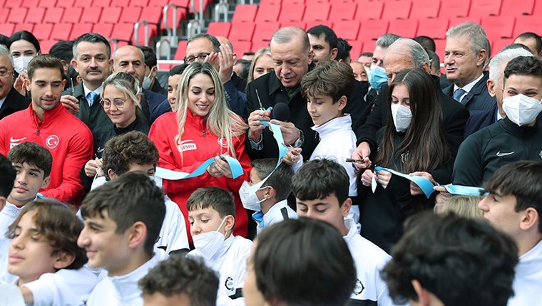 Cumhurbaşkanı Erdoğan, Alsancak Mustafa Denizli Stadı'nın açılışını yaptı