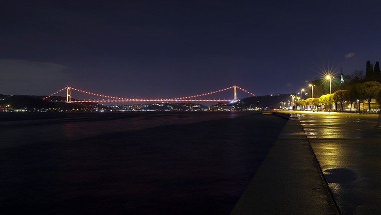 FSM Köprüsü, kadına yönelik şiddetle mücadele için turuncuyla aydınlatıldı