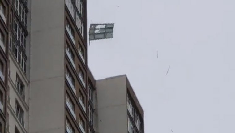 İstanbul'daki şiddetli rüzgar Fiyapı Esenyurt projesini vurdu!