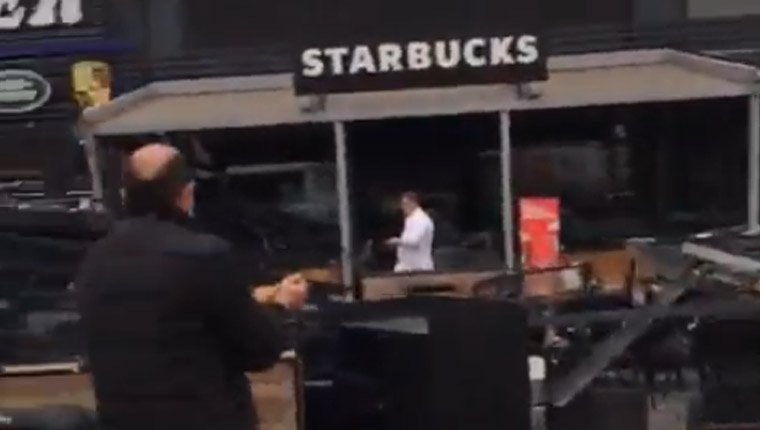 İstanbul'daki fırtına Bağcılar'ı da vurdu!