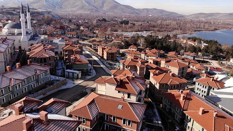 Sivrice'de depremzedeler için inşa edilen konut, iş yeri ve camiler tamamlandı