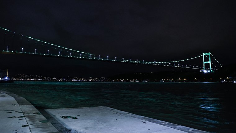 FSM Köprüsü, yeşile renkle ışıklandırıldı