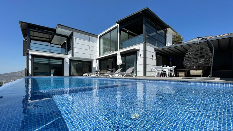 Güvenli ve huzurlu bir tatil için rota; Rent Elite Villas!