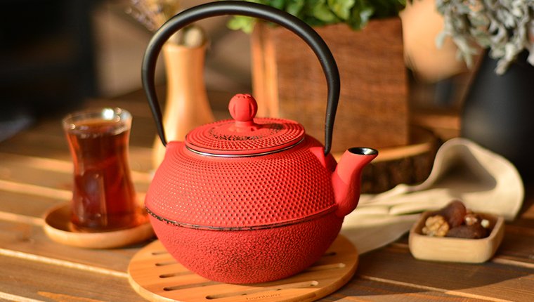 Taşev demir döküm demlikler ile Ramazan'da çayın tadına varın!