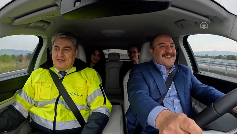 Bakanlar Varank, Nebati ve milletvekilleri, Togg'un direksiyonuna geçti