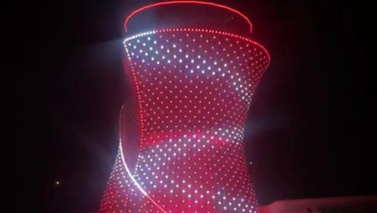 Çay bardağı şeklindeki kule ışıklandırıldı! Rize renklendi!