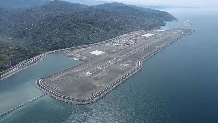 14 Mayıs'ta hizmete açılacak Rize-Artvin Havalimanı'nı havadan görüntülendi!