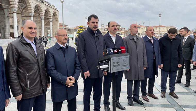 Bakan Kurum, Konya'da vatandaşlarla bayramlaştı