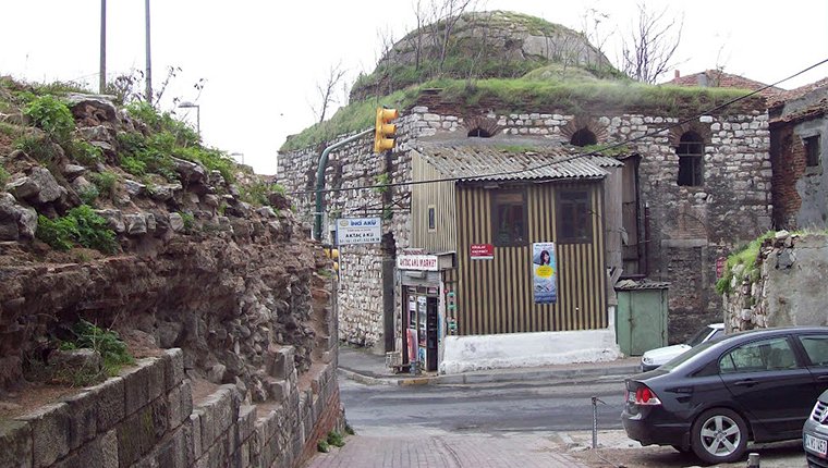 Tarihi Ayakapı Hamamı, 33 milyon TL’den satışa sunuldu!