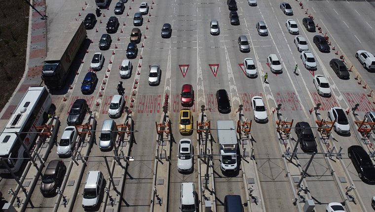 Tatilcilerin dönüş trafiği yoğunlaştı!