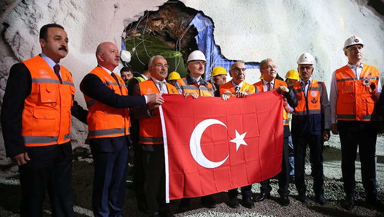 Bakan Karaismailoğlu, Akçatepe Tüneli Işık Görme Töreni'ne katıldı