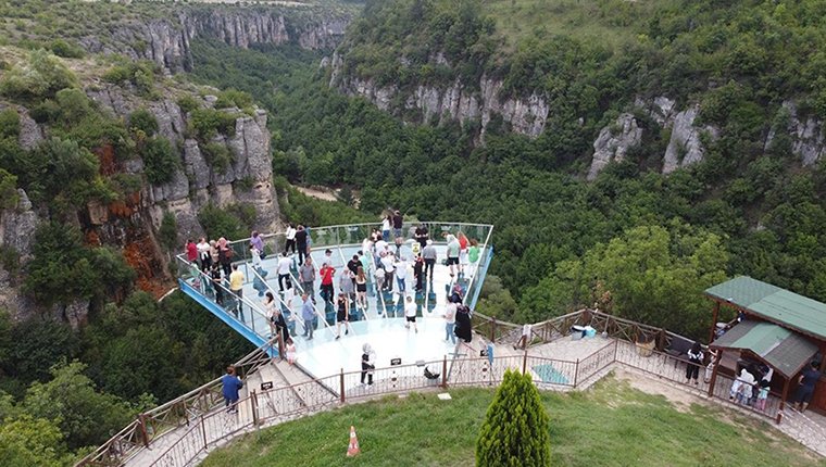 Türkiye'nin ilk cam seyir terası yeniden misafirlerini ağırlıyor