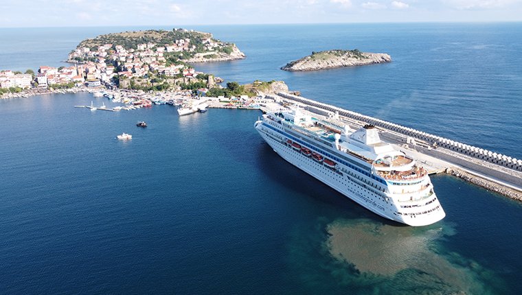 Amasra Limanı ilk yolcu gemisini ağırladı