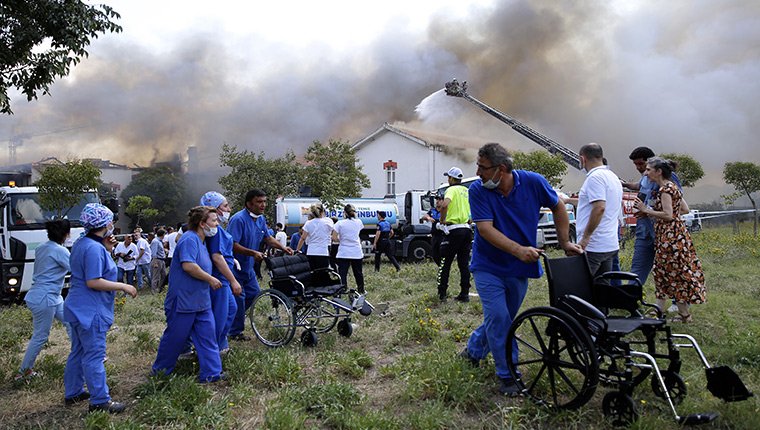 İstanbul'da Balıklı Rum Hastanesi'nde yangın çıktı