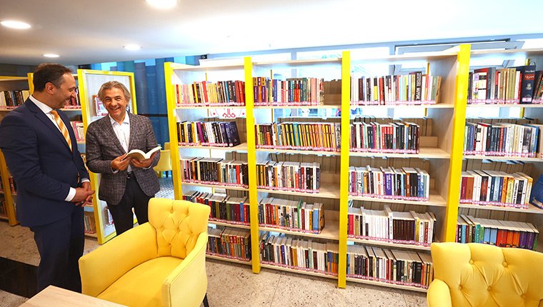 Ankara'daki YHT Garı'nda kütüphane açıldı