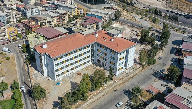 İzmir'de deprem sonrası boşaltılan okullar yenileniyor!