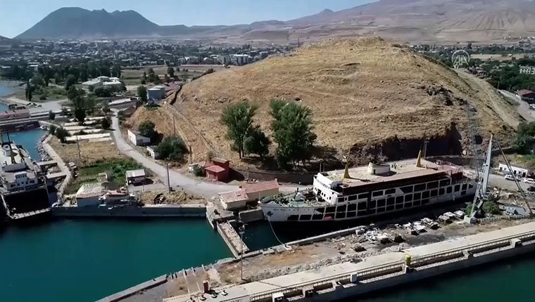 "Yüzen Otel"e dönüştürülen feribot, Van Gölü'nde turizmi canlandıracak