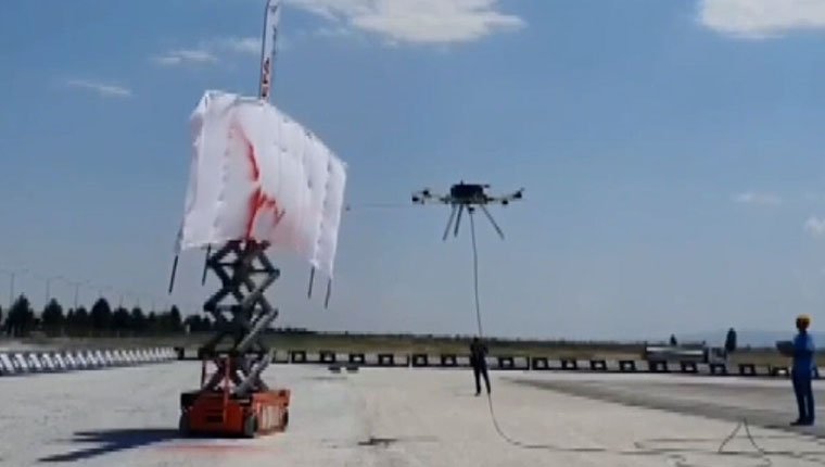 Öğrencilerin tasarladığı dronla yüksek katlı binalar boyanabilecek