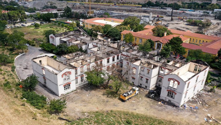 Yanan Balıklı Rum Hastanesi'nde restorasyon başlıyor!