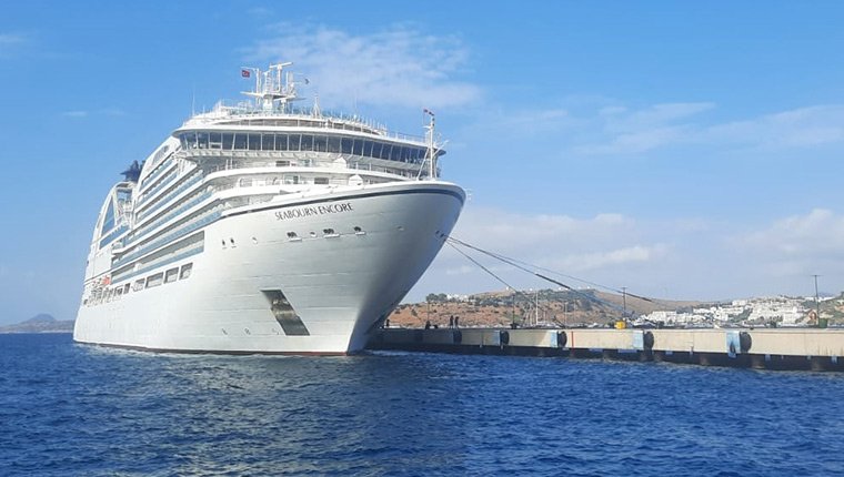 Bodrum'a lüks yolcu gemisi "Seabourn Encore" ile 515 yolcu geldi