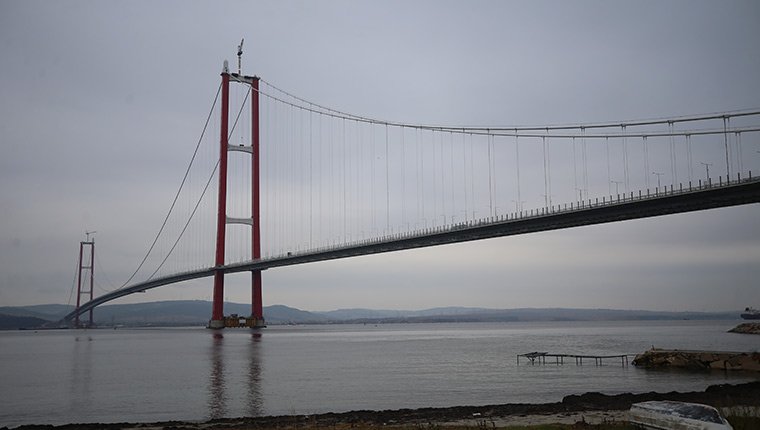 1915 Çanakkale Köprüsü'ne top mermisi figürleri yerleştiriliyor