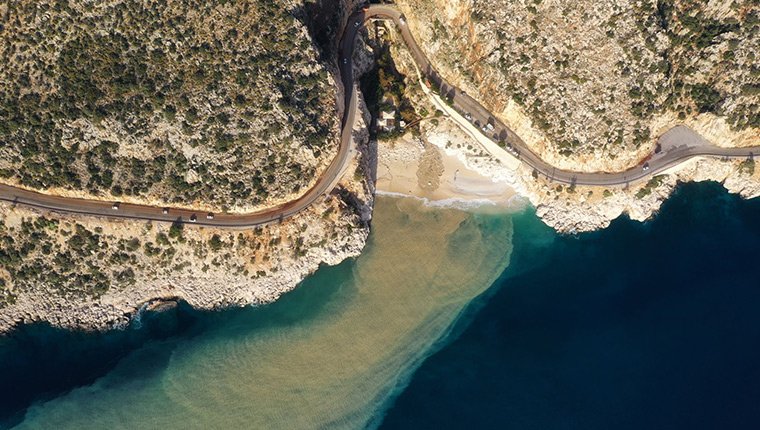 Kaputaş Plajı'nda denizin rengi kahverengiye dönüştü!
