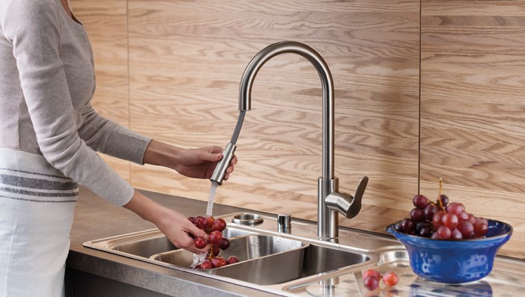 Artema'dan yeni paslanmaz çelik eviye bataryası: Inox Pull-Down