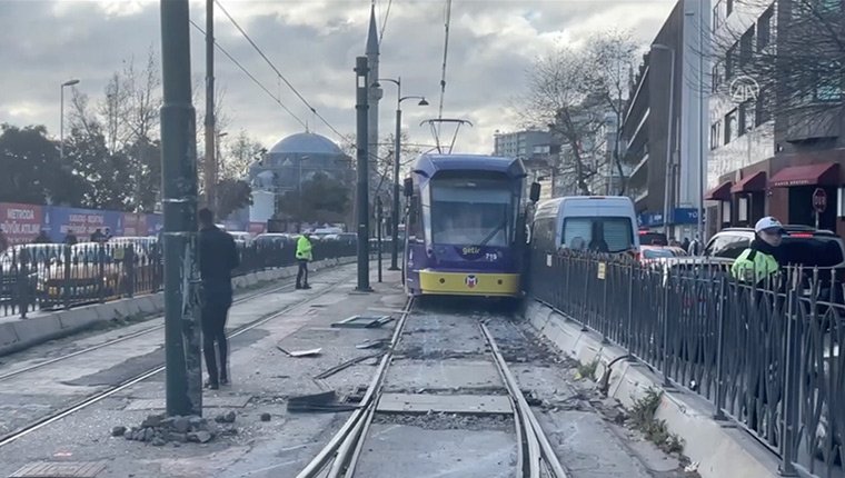 Kabataş-Bağcılar tramvayı raydan çıktı! 