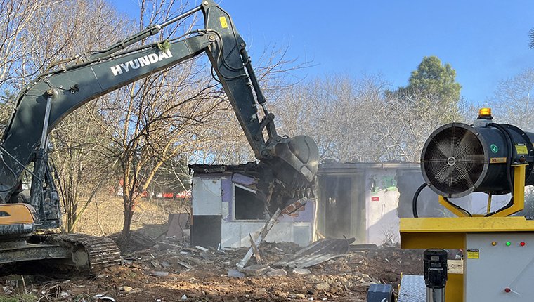 İBB, Beşiktaş'ta kentsel dönüşüm kapsamında 12 yapıyı yıktı