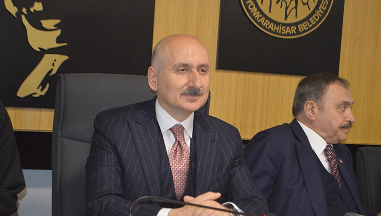 "Türkiye'nin dört bir tarafında 4 bin 200 km uzunluğunda demir yolu inşaatı sürüyor"