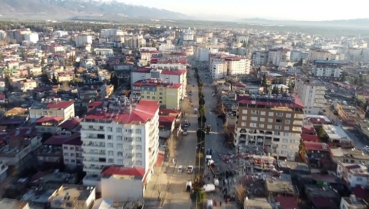 Gaziantep İslahiye'de Atalay Erdoğan Caddesi'nde arama kurtarma çalışmaları devam ediyor