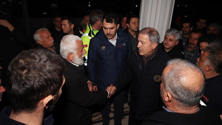 Bakanlar Akar ve Kurum, depremden etkilenen Samandağ'da inceleme yaptı