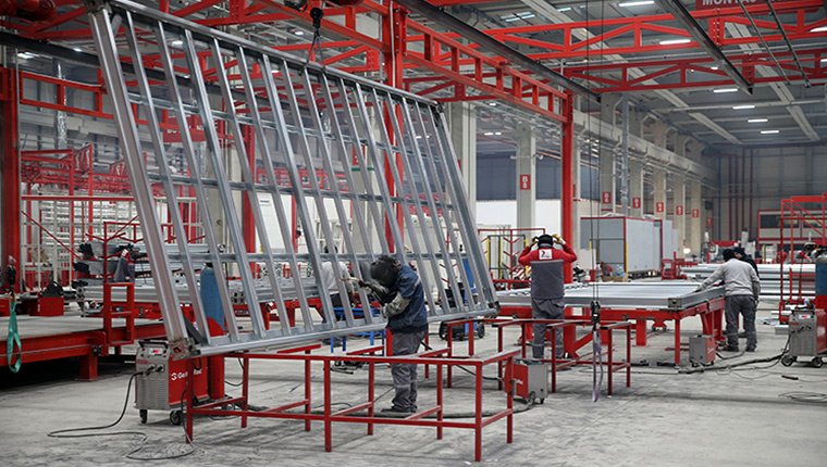 Türk Kızılay günlük konteyner üretim hedefini artırdı!