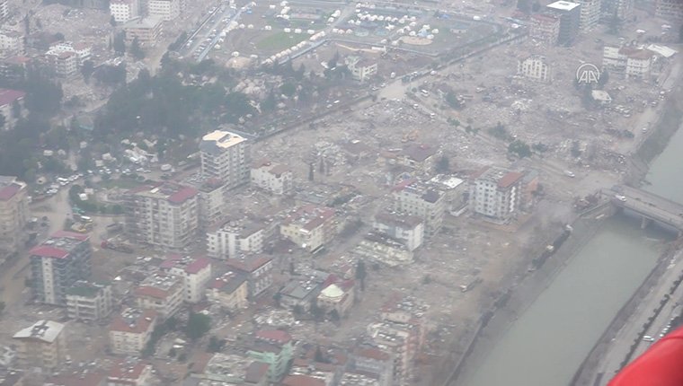 Hatay merkezli depremin ardından kent merkezi ve çevresi helikopterden görüntülendi