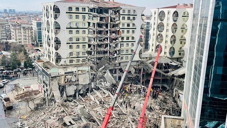 Tanık, yıkılan binanın altında bulunan yüzme havuzunu anlattı