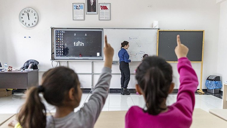 Depremden etkilenen 242 bin 904 öğrencinin nakil işlemleri tamamlandı