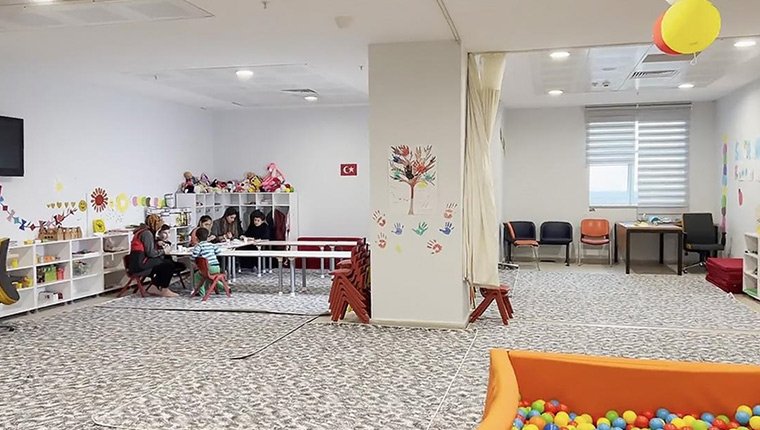  Afet bölgesindeki çocuklar için 104 hastane sınıfı kuruldu