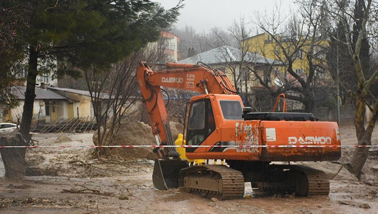  Adıyaman'da konteyner suya kapıldı! 1 kişi hayatını kaybetti, 4 kişi kayboldu
