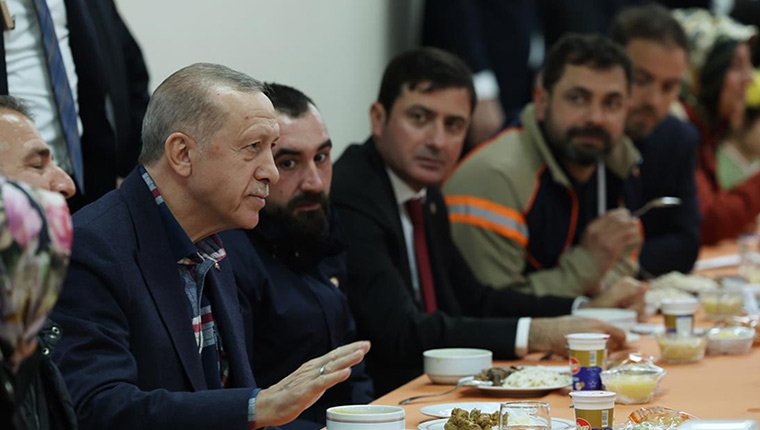 Cumhurbaşkanı Erdoğan, depremzedelerle bir araya geldi