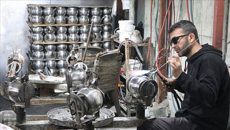 Depremde hasar gören fabrika üretime başladı