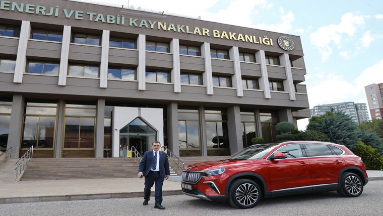 Bakan Dönmez, Togg ile ilk yerli otomobil Devrim'in üretildiği Eskişehir'e gitti