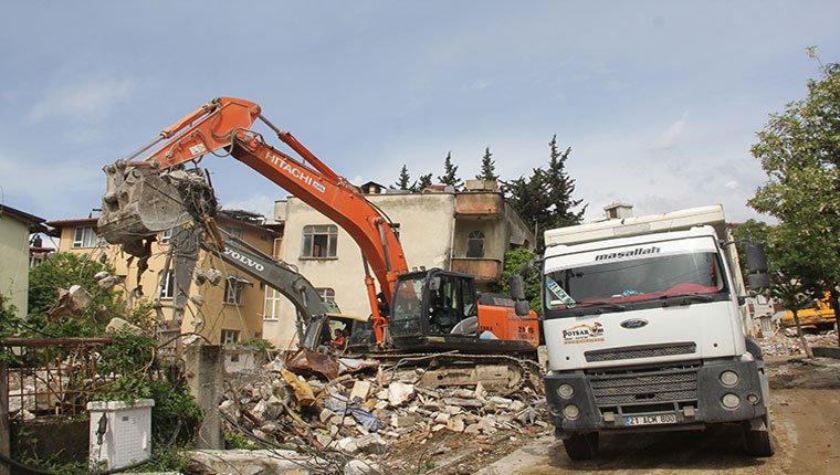 Hatay'da enkaz kaldırma çalışmaları 59 mahallede sürdü